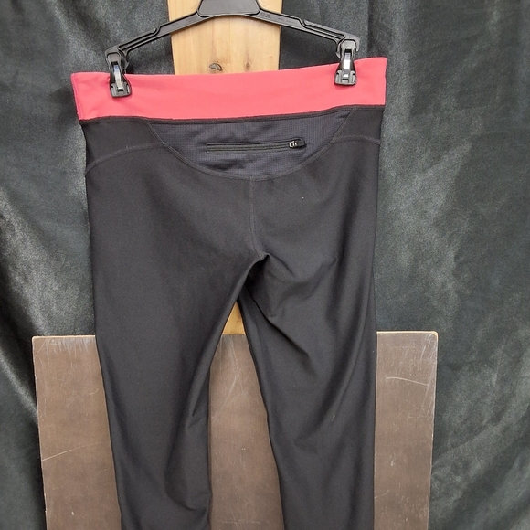 Xersion Fitted Activewear leggings - Black and Pink - Picture 10 of 16